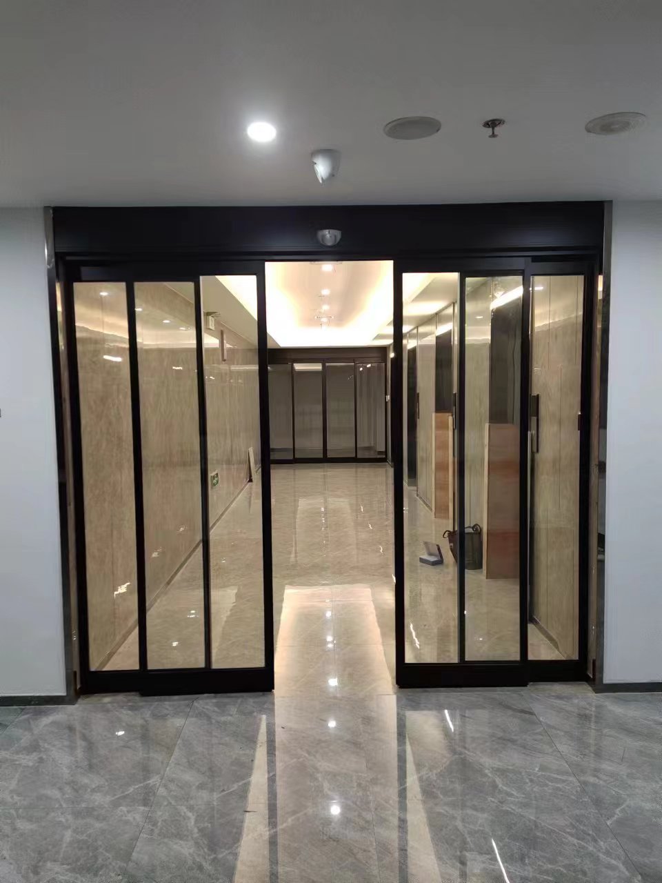 无锡市玻璃伸缩门